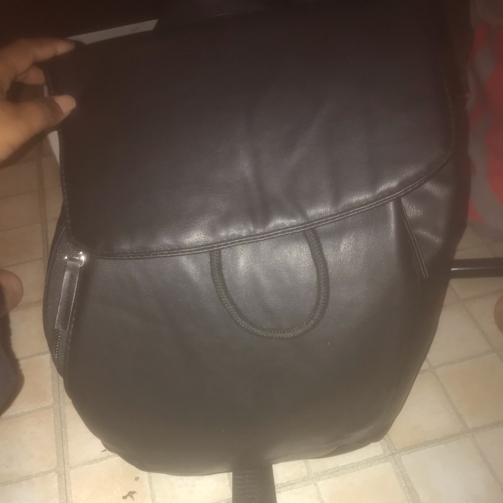 BLACK BACKPACK PURSE